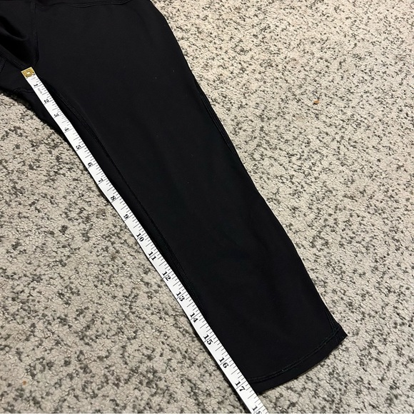 Lululemon Athletica Black Mesh High-Rise Capri Leggings Size 6 - Picture 10 of 10